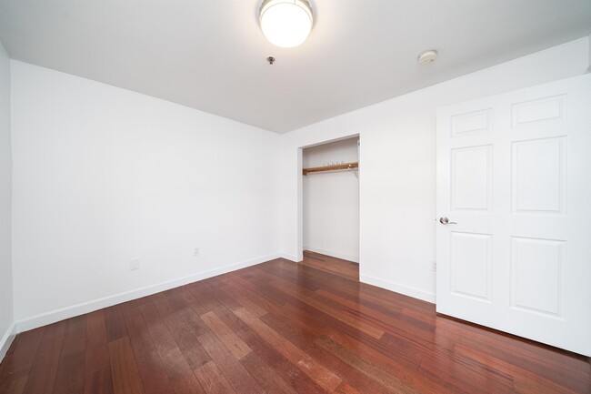 Building Photo - 413-415 9th St