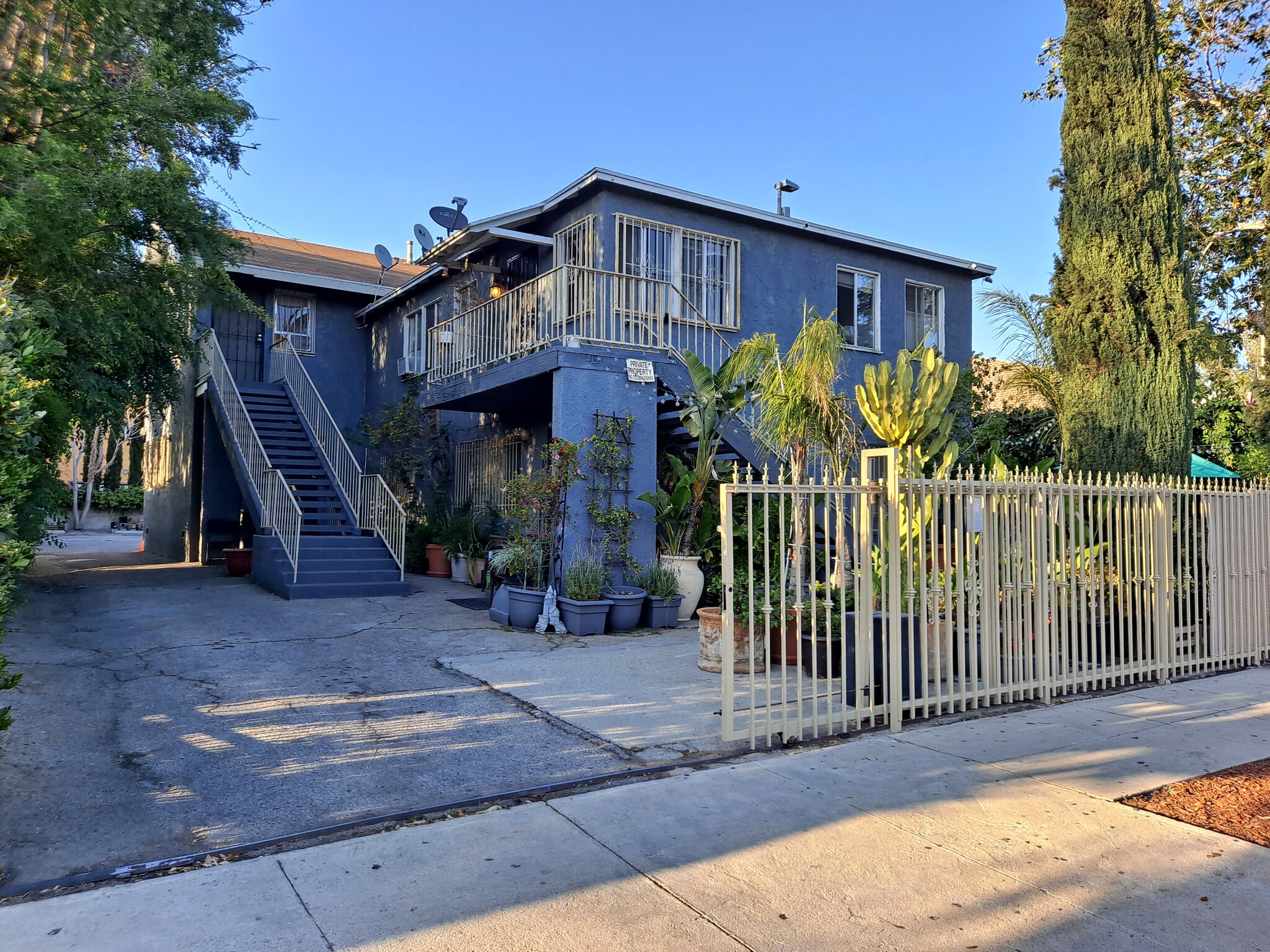 Building Photo - 4137 Chevy Chase Dr