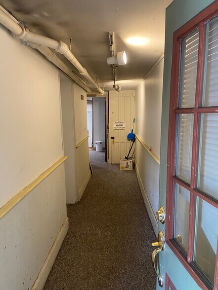Building Photo - 242 Hudson Ave