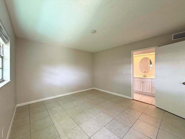 Building Photo - 1454 Trotter Rd