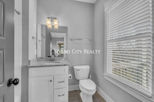 Building Photo - 1801 Sevier St