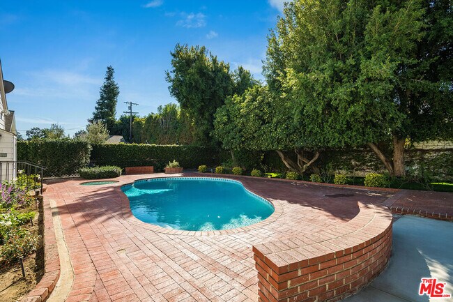 Building Photo - 4649 Sancola Ave