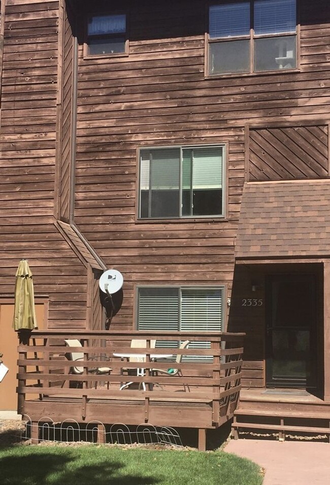 Building Photo - Beautiful West Side Condo