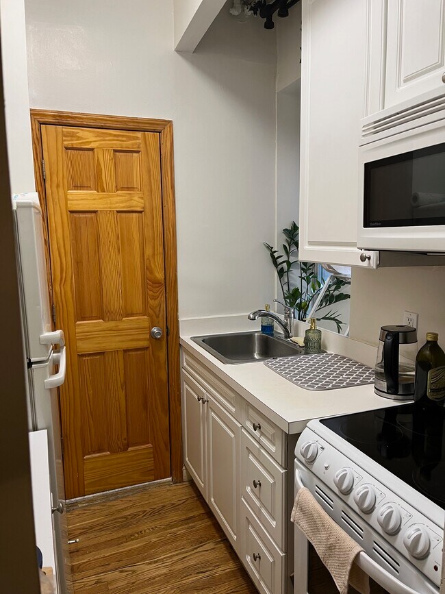 Interior Photo - 234-236 Thompson Street