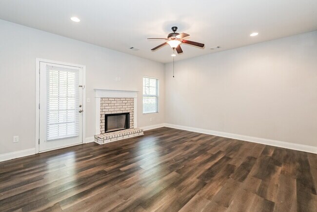 Building Photo - 1157 Pebble Ridge Dr