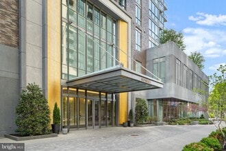 Building Photo - 7887 Jones Branch Dr