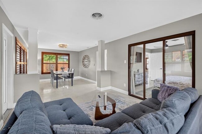 Building Photo - 2407 NE 17th Terrace