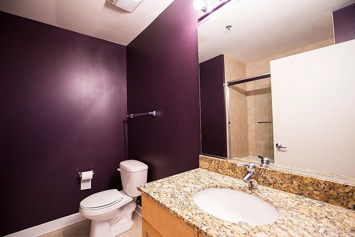 Building Photo - 320 E 21st St