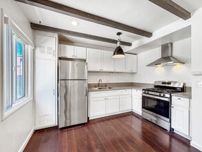 Building Photo - Gorgeous 1B/1BA Upgraded Duplex in City He...