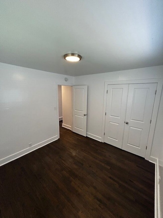 Building Photo - Rent this Gorgeous Fully Updated 3 Bd/ 1.5...