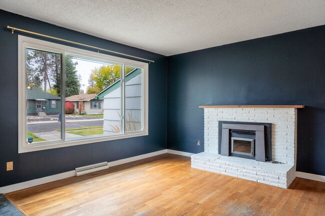 Building Photo - Charming 3-Bedroom Rancher Near Shadle Park
