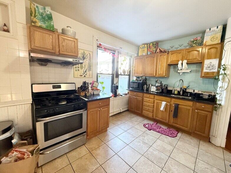 Building Photo - 60 Empire St