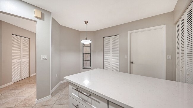 Building Photo - 2/2 Villa in South Sarasota