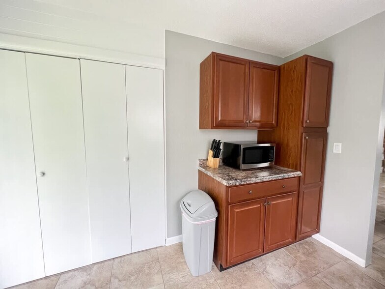 Building Photo - 13921 19th St