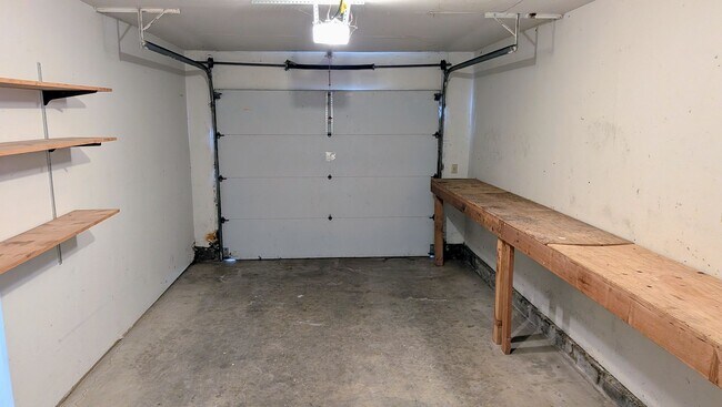 Building Photo - Available Now! 2 bedroom and 1 bath duplex