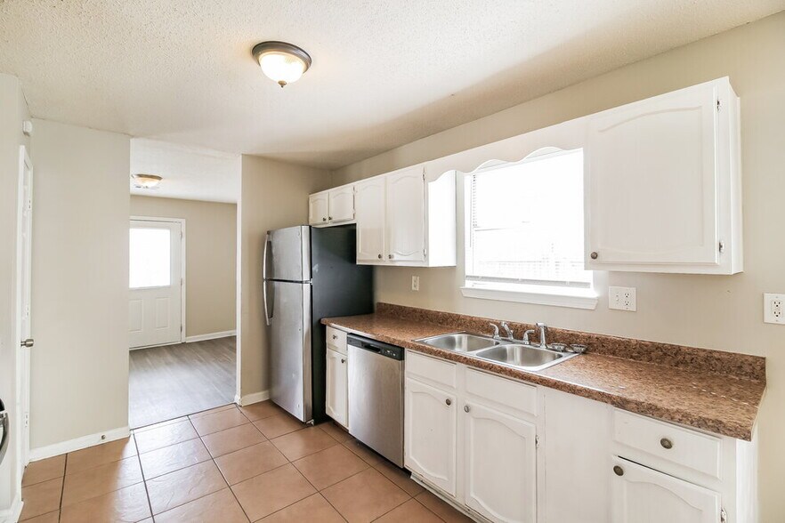 Building Photo - 713 Arbor Hill Dr