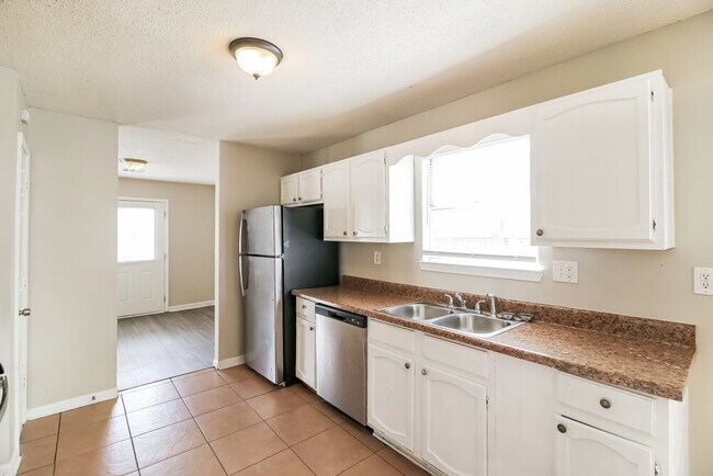 Building Photo - 713 Arbor Hill Dr