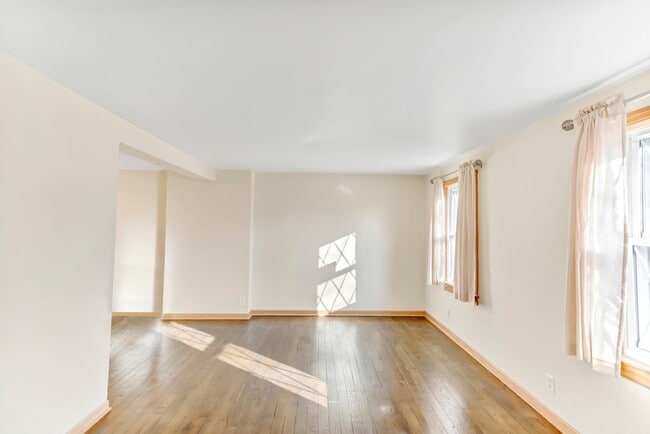 Building Photo - 5156 W 63rd Pl