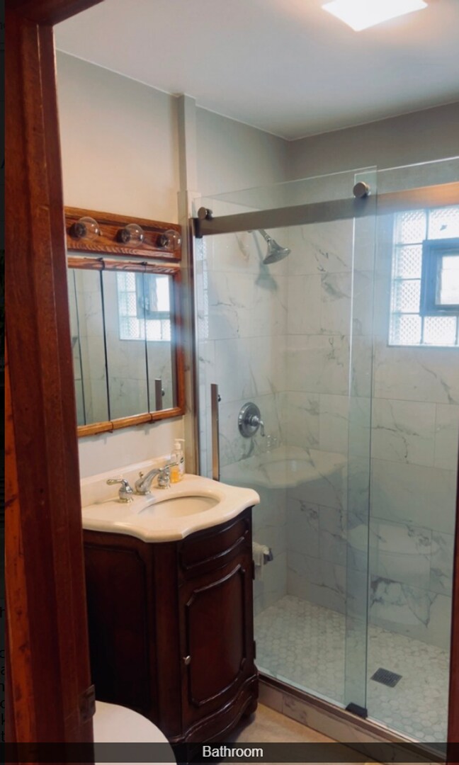 Building Photo - Yousif