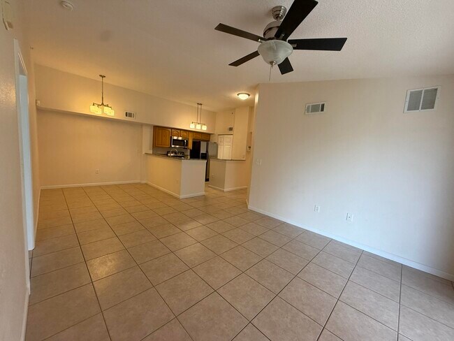 Building Photo - 211 SW Palm Dr