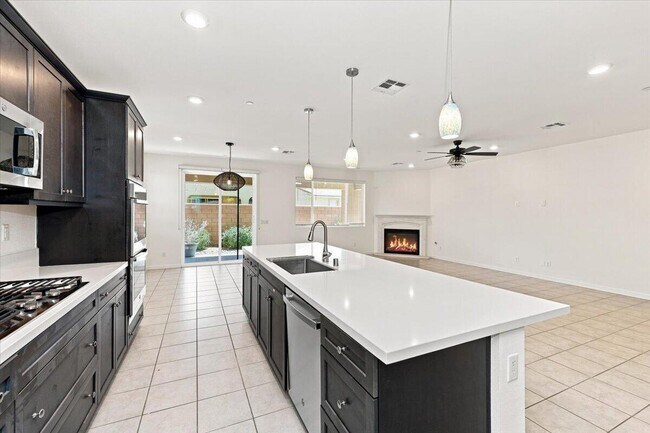 Building Photo - 40082 Catania Ct