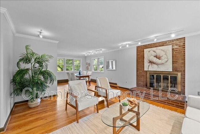 Building Photo - 3035 Hazelton St