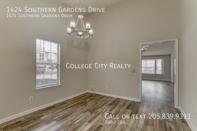 Building Photo - 1424 Southern Gardens Dr