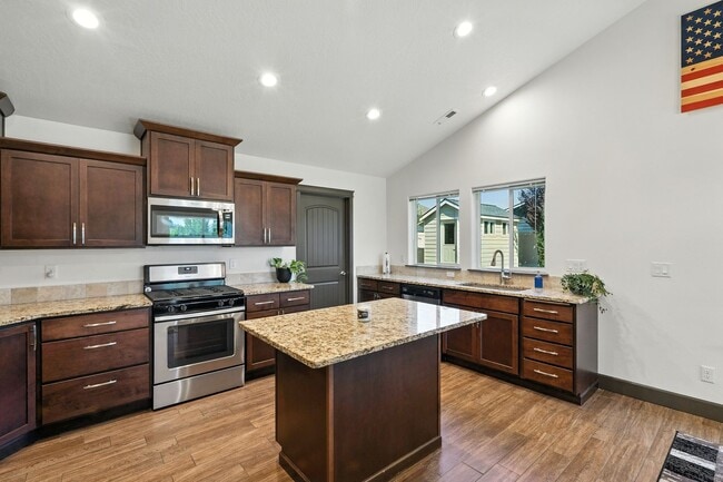 Building Photo - Gorgeous Hayden Home For Rent!
