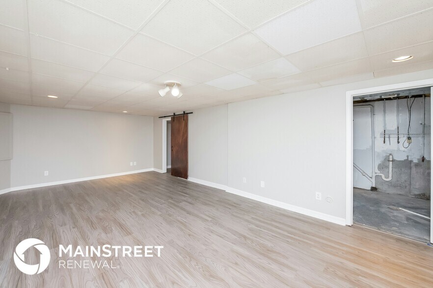 Building Photo - 10146 Fillmore St