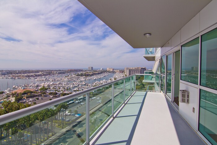 Building Photo - 13600 MARINA POINTE Dr