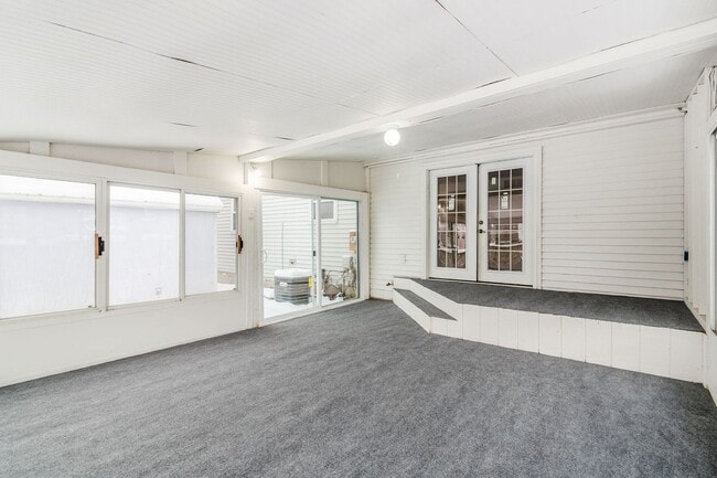 Building Photo - Beautifully Updated Reynoldsburg Home Near a Park!