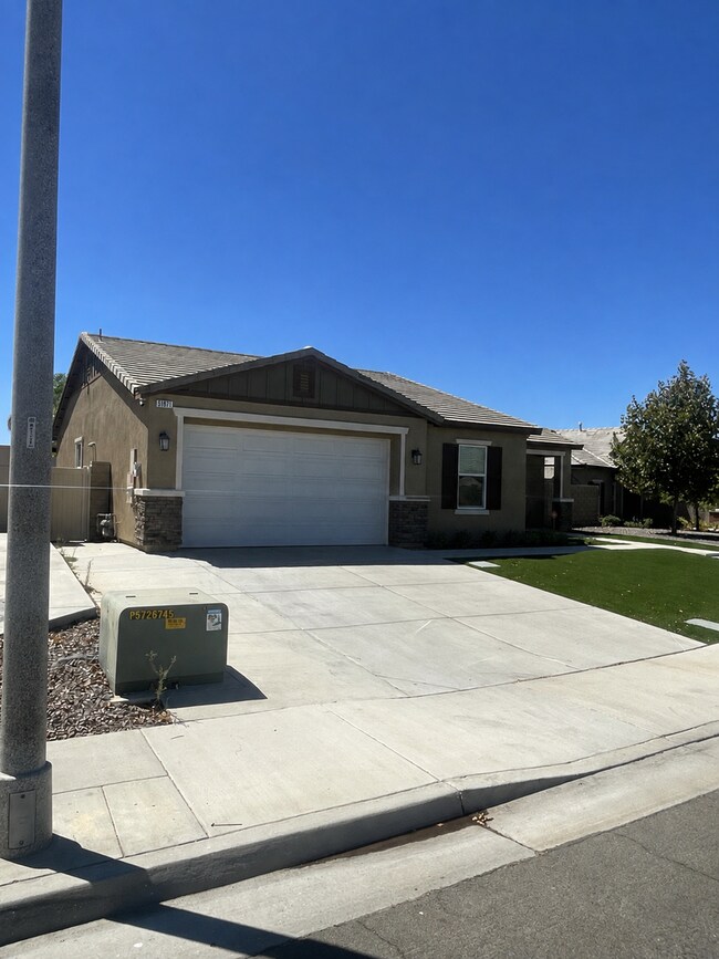 Building Photo - 31871 Eaton Ln