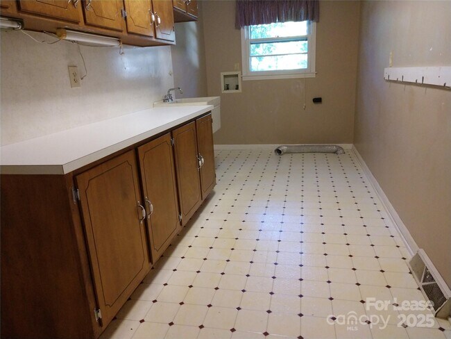 Building Photo - 10115 Elmsbrook Ln