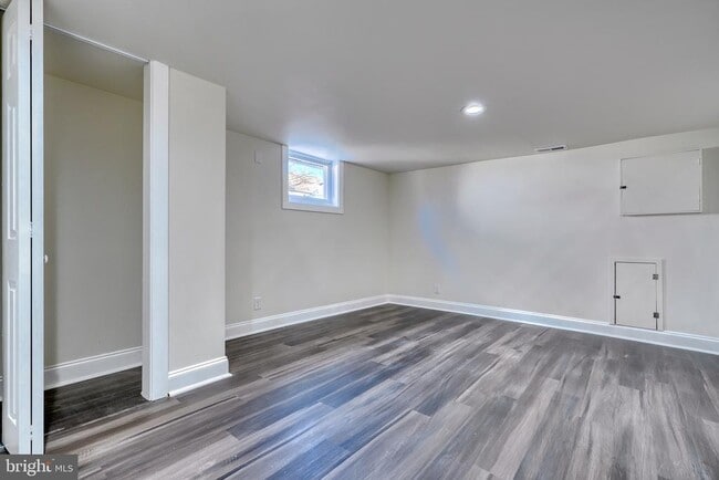 Building Photo - 6504 Rosemont Ave