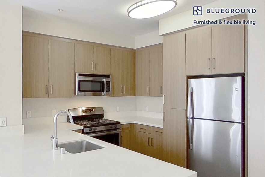 Building Photo - 701 Breeze Hill Rd