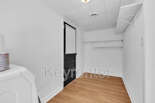 Building Photo - 316 Sky Dr