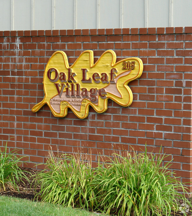 sign - Oak Leaf Village