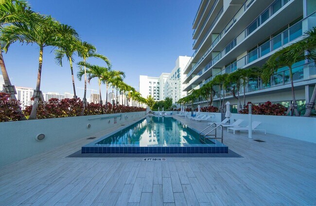 Building Photo - 1600 SW 1st Ave