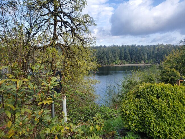 Building Photo - Beautiful home over the Hammersley Inlet