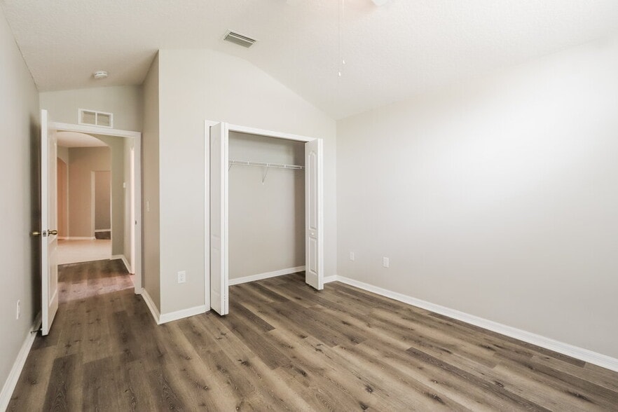 Building Photo - 31248 Shaker Cir