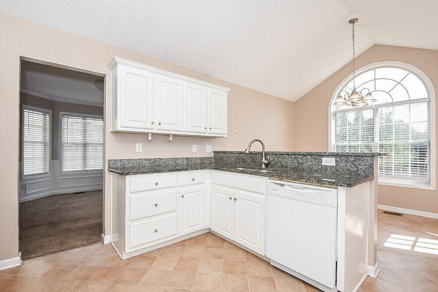 Building Photo - 4084 Mt Vernon Dr