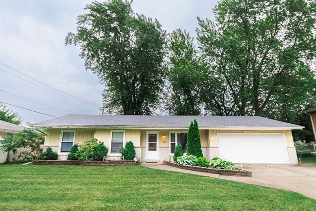 Primary Photo - 3 bed 2 bath Home in Merrillville