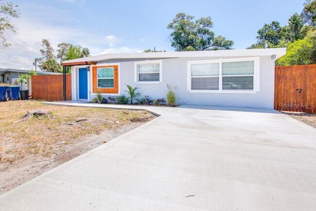 Building Photo - 9215 Starkey Rd