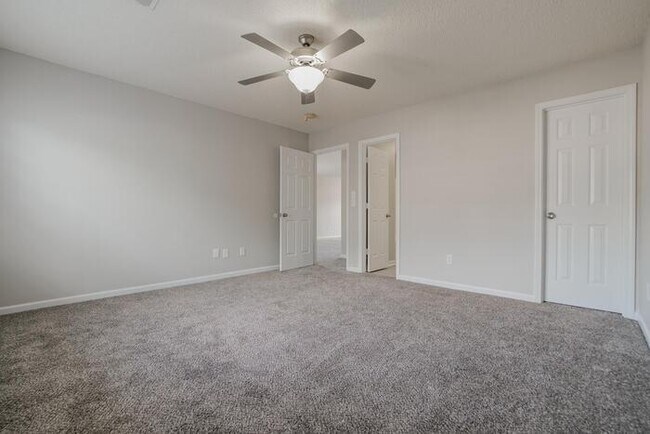 Building Photo - 402 Wincrest Ln