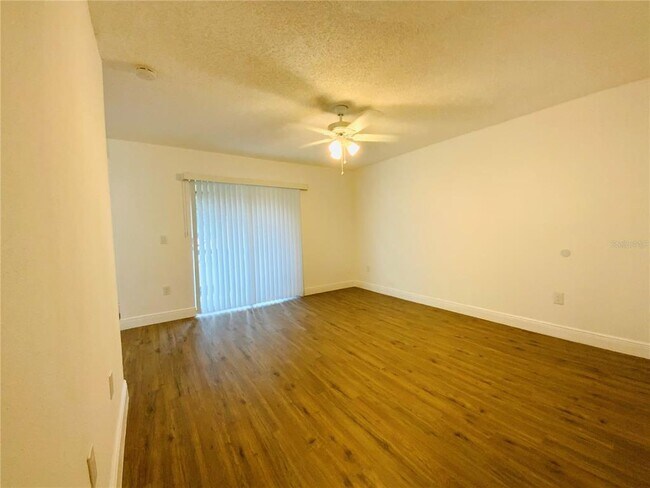 Building Photo - 305 Wellington Ct