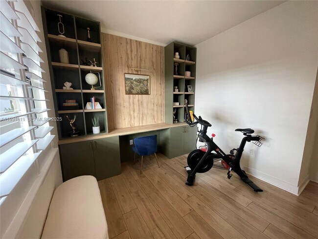 Building Photo - 8175 NW 104th Ave