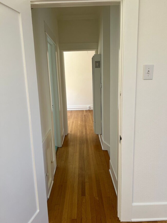 Building Photo - Oceanview Two Bedroom Apartment with Laund...