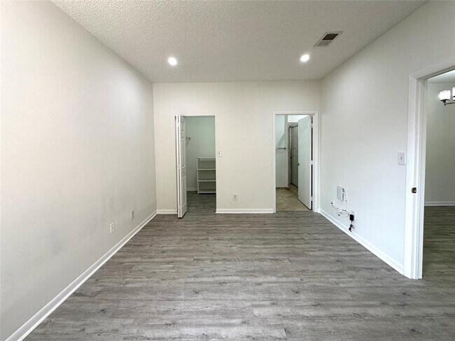 Building Photo - 641 Cypress Lake Blvd