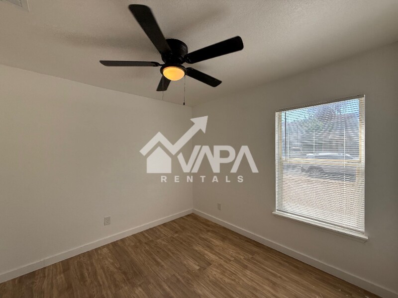 Building Photo - 10311 Shady Meadows