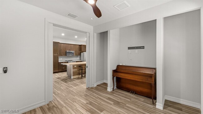 Building Photo - 8720 Cypress Lake Dr